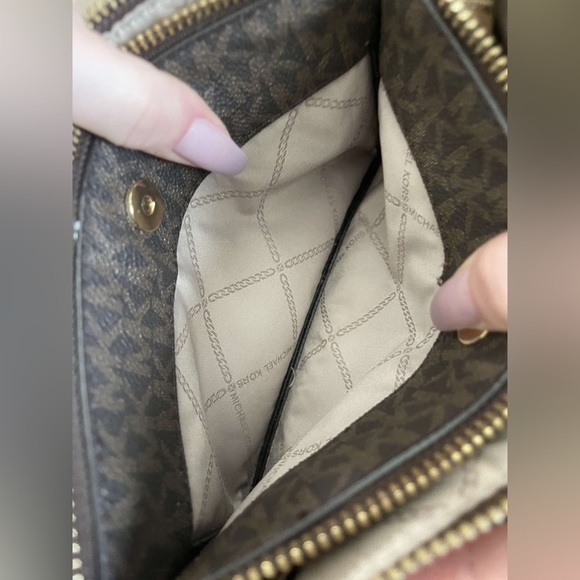 Micheal Kors Crossbody Bag, just like new - Picture 3 of 9